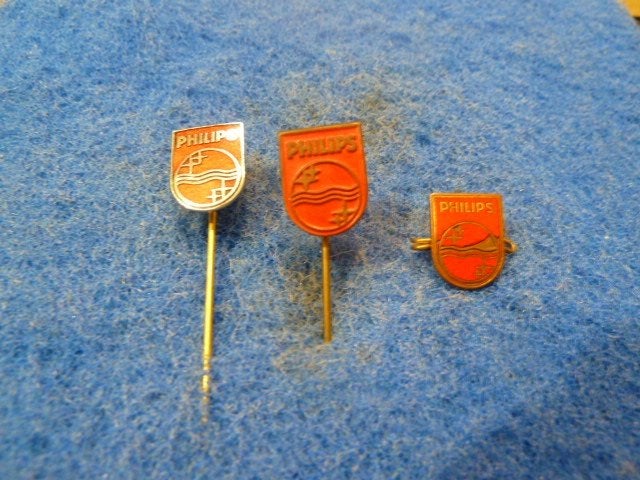 Speldjes 2x Philips en 1 x broche Philips, Ophalen of Verzenden, Zo goed als nieuw, Overige onderwerpen