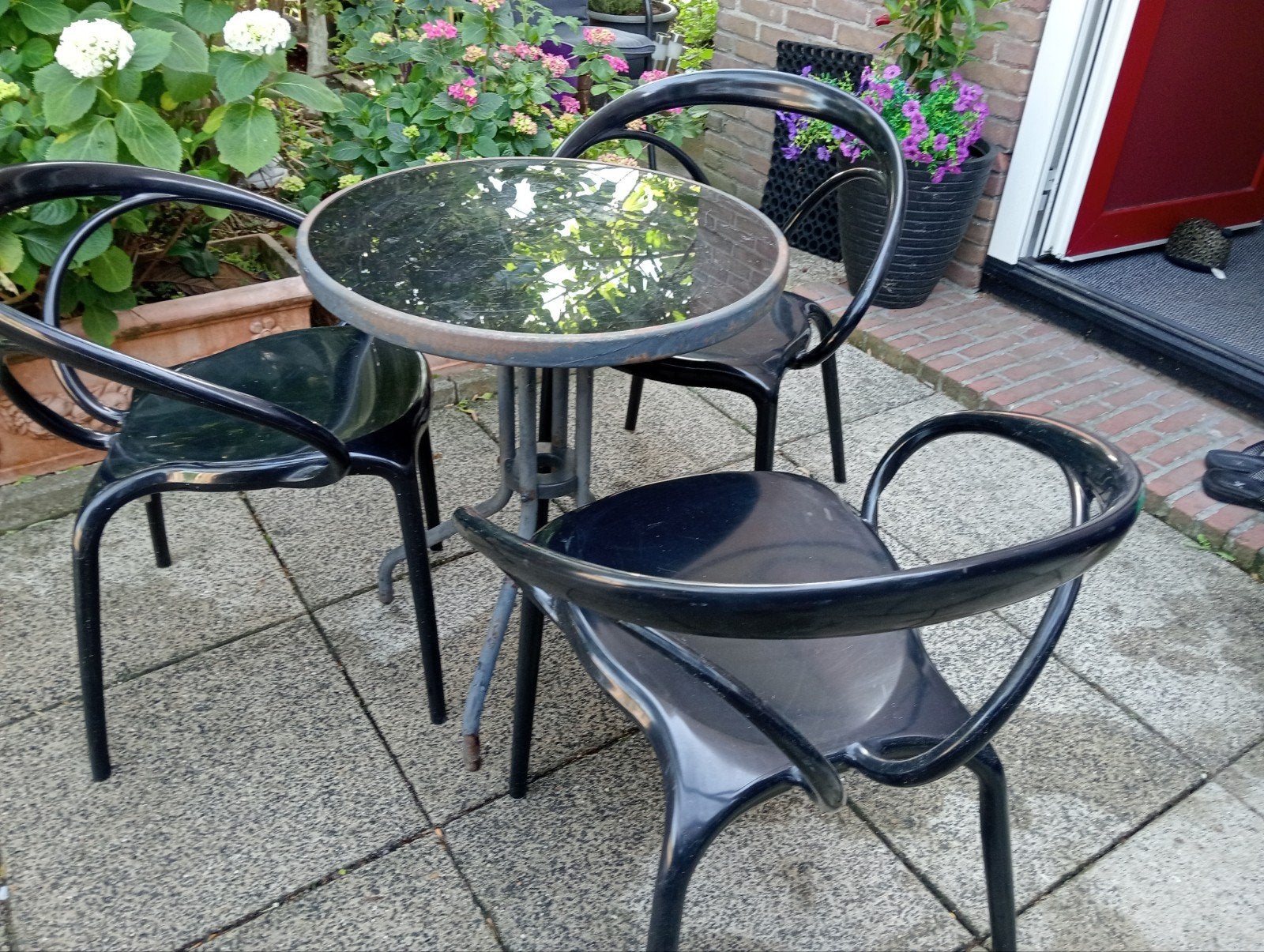 Ronde Tafel met 3 Zwarte Stoelen, Ophalen, Gebruikt, Rond