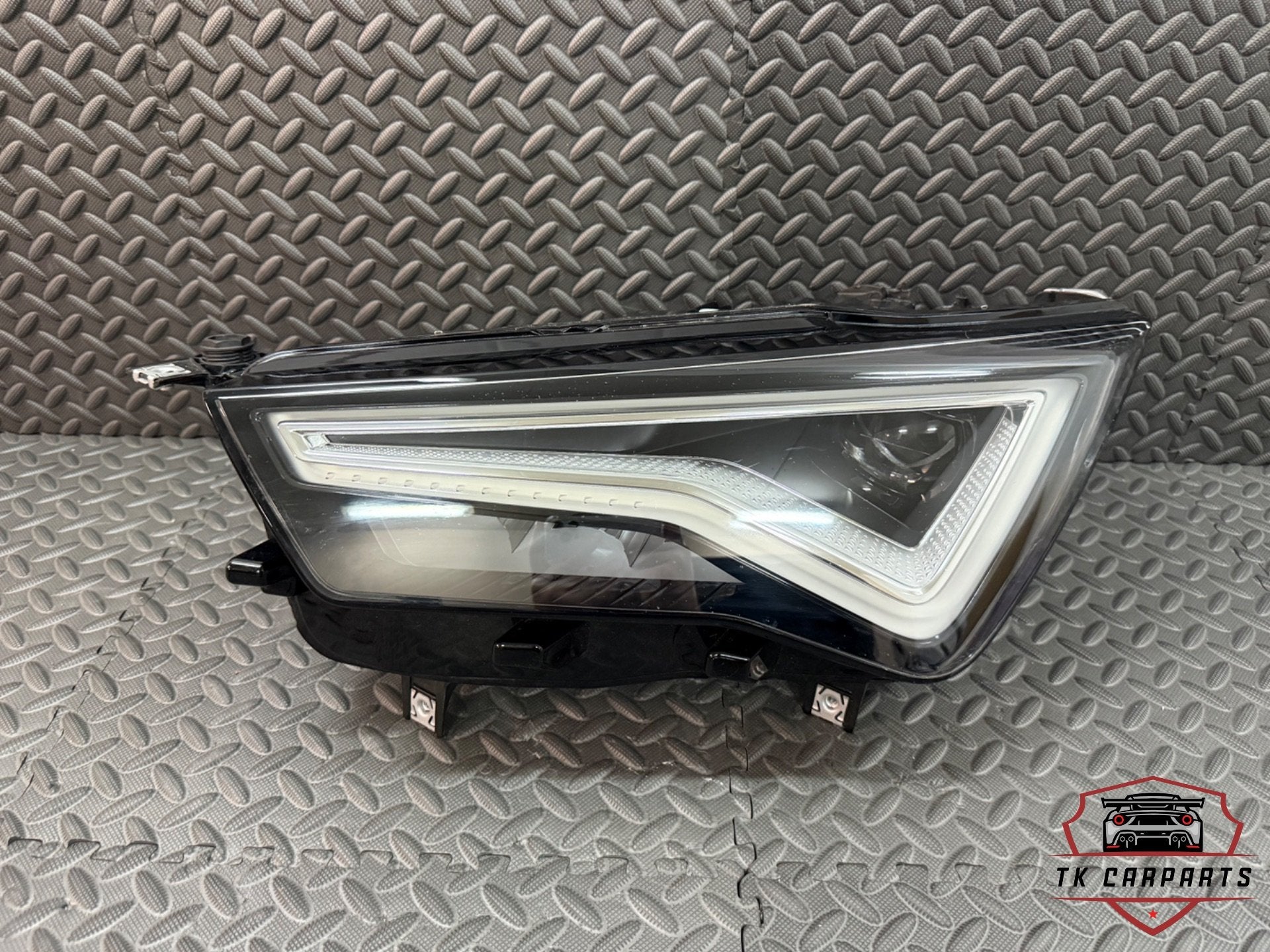 Seat ateca full led koplamp links 576941031c, Gebruikt, Autovia A-2, Km 585 585
08760  Martorell, ES, Ophalen of Verzenden, SEAT S.A.