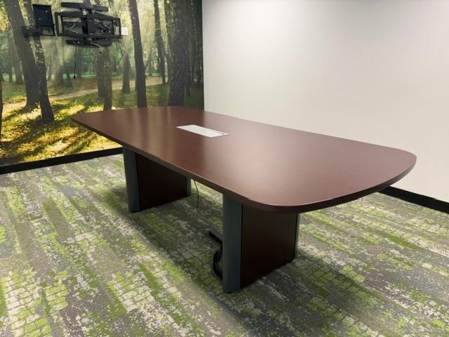 Tafel/vergadertafel met stopcontact 242x106xH75 cm, 2 st, Gebruikt, Spaanplaat of MDF, Bruin, 242 cm