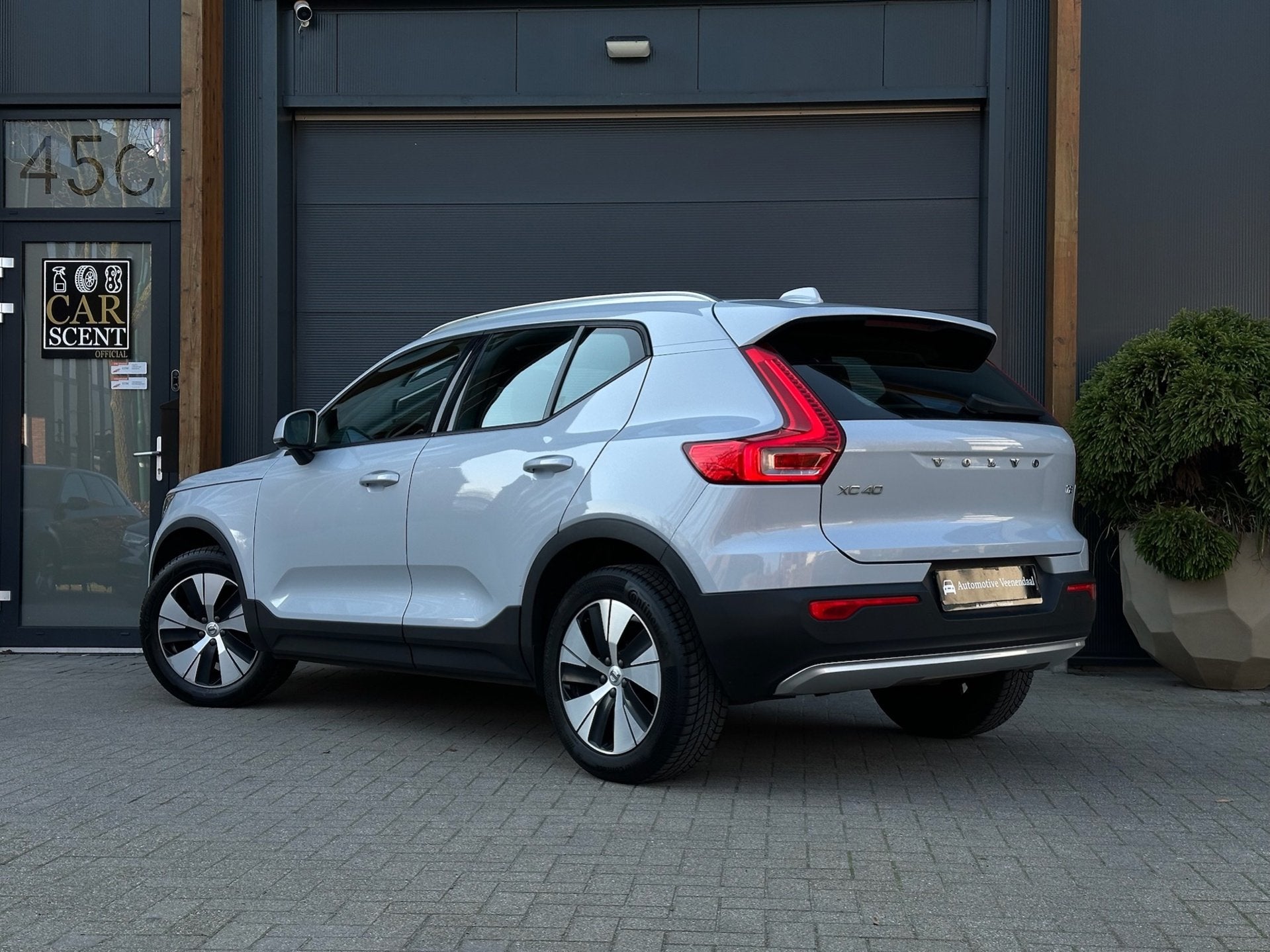 Volvo XC40 1.5 T2 Momentum Core Camera, Cruise Adaptive, Stu, Voorwielaandrijving, Gebruikt, Euro 6, 129 pk