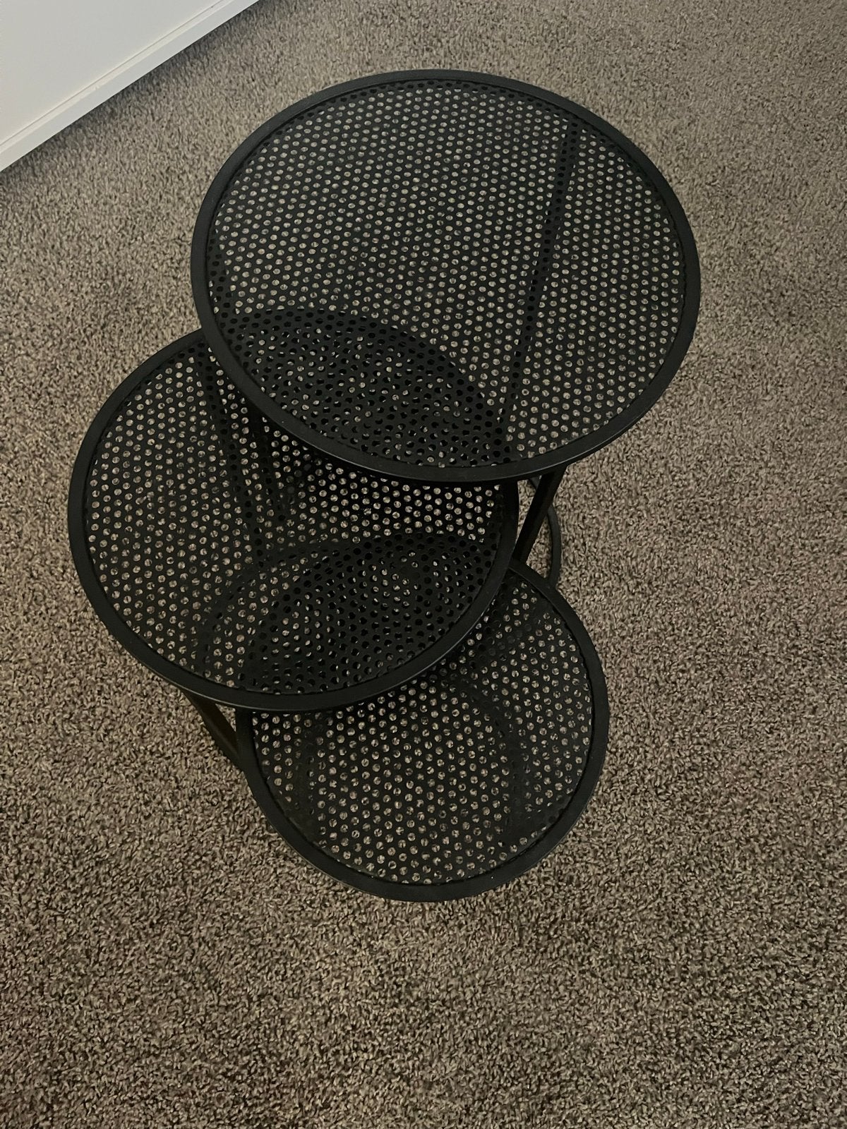 Set van 3 zwarte metalen bijzettafels, Huis en Inrichting, Minder dan 55 cm, Metaal of Aluminium, Rond, Zo goed als nieuw