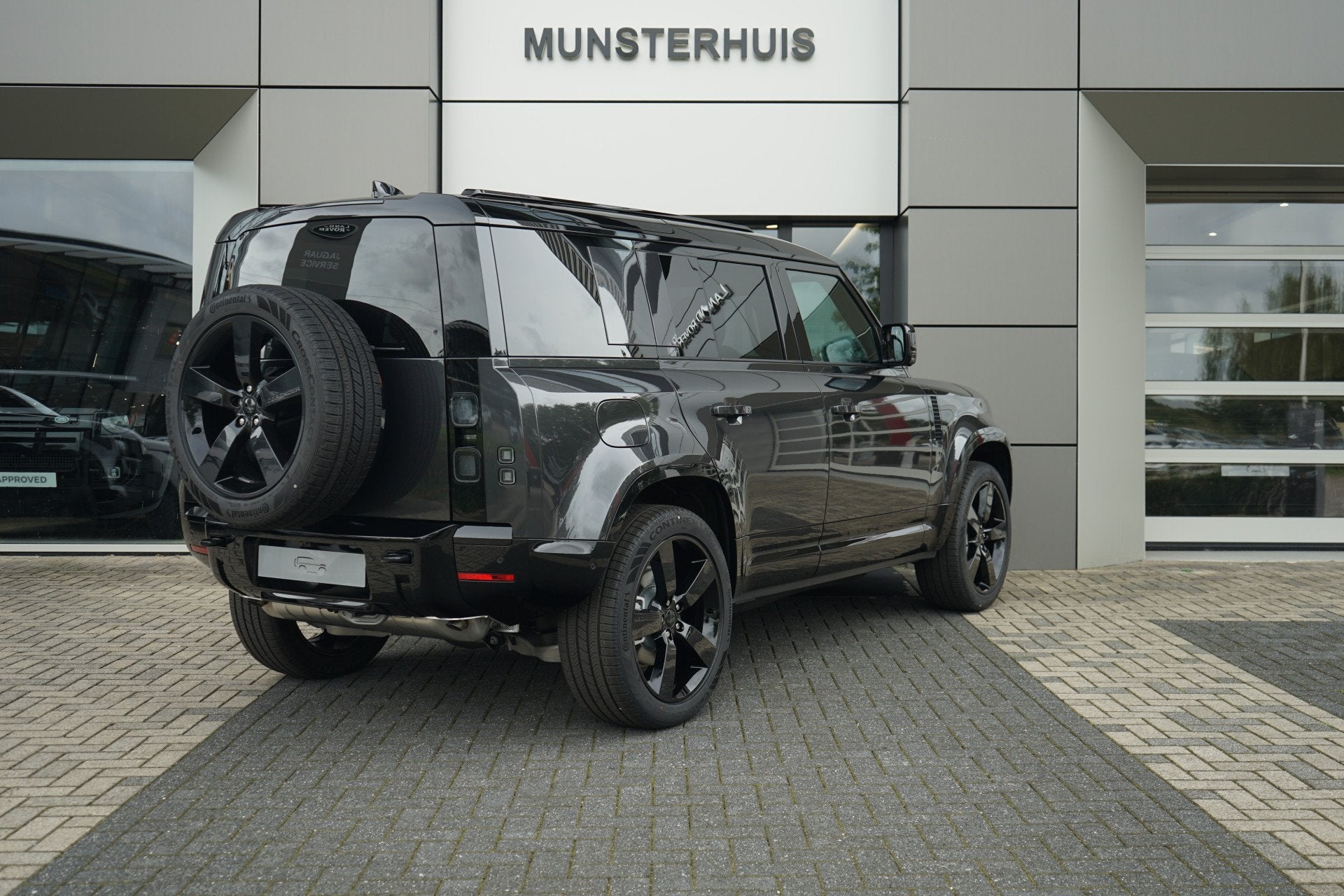Land Rover Defender 110 2.0 P300e 110 Dynamic SE Edition | S, Automaat, 12 maanden, Adaptive Cruise Control, Zwart
