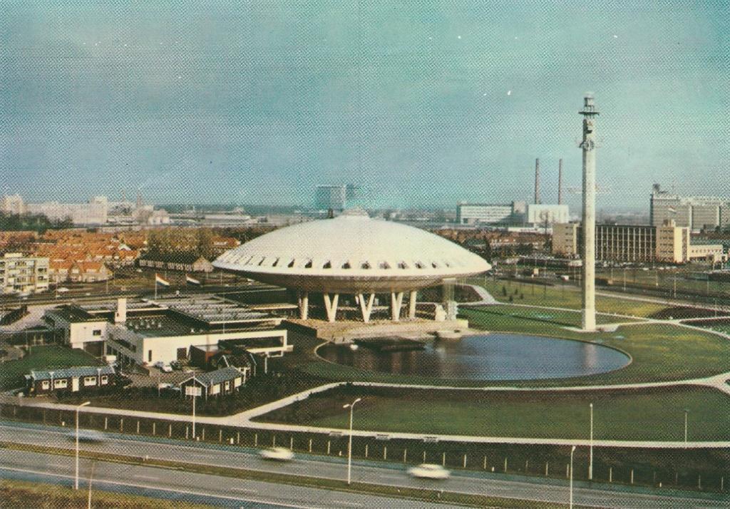 Ansichtkaart Evoluon Eindhoven, Ophalen of Verzenden, 1960 tot 1980, Ongelopen, Noord-Brabant