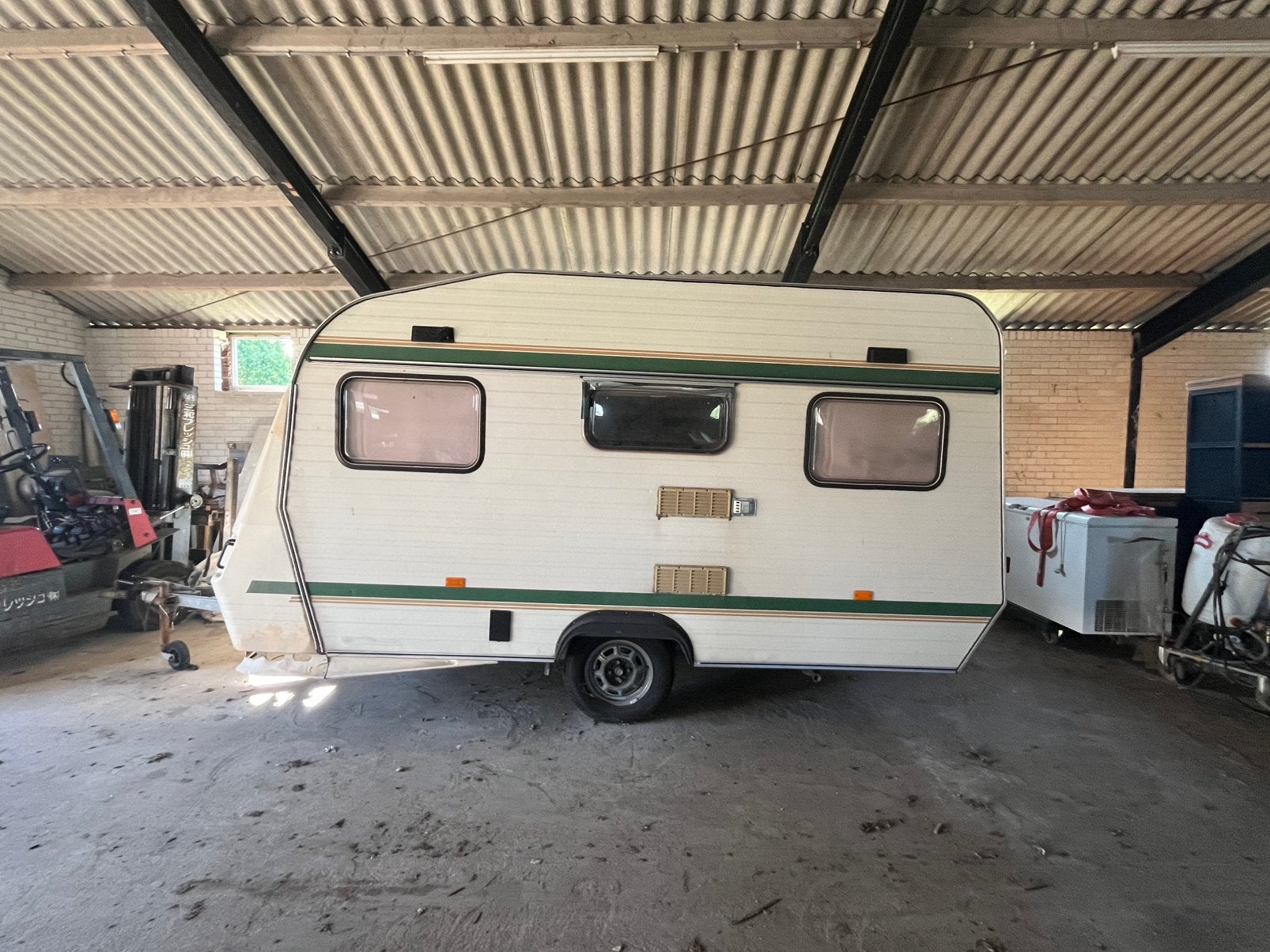 Chateau 380 caravan 617 KG, Caravans en Kamperen, Chateau, Koelkast, Particulier, 500 - 750 kg