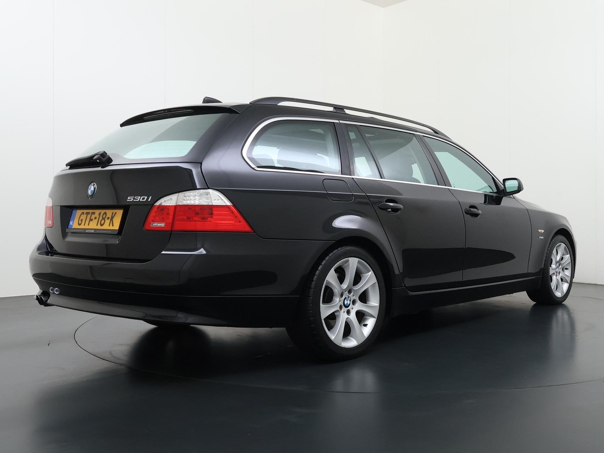 BMW 5-serie Touring 530xi Youngtimer Panoramadak 4WD nieuwe, Auto's, Automaat, Gebruikt, Zwart, Leder