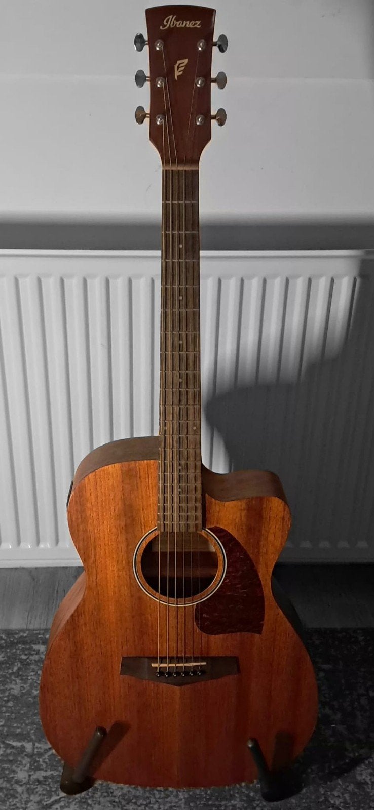 Ibanez gitaar met hoes en standaard, Muziek en Instrumenten, Ophalen, Zo goed als nieuw, Western- of Steelstringgitaar, Met koffer