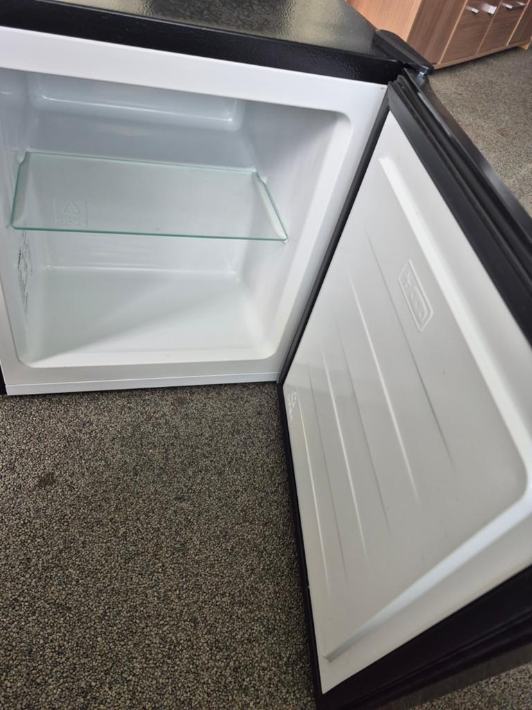 TOMADO Mini Freezer, Witgoed en Apparatuur, Koelkasten en IJskasten, Zo goed als nieuw, Zonder vriesvak, Minder dan 75 liter, Minder dan 85 cm