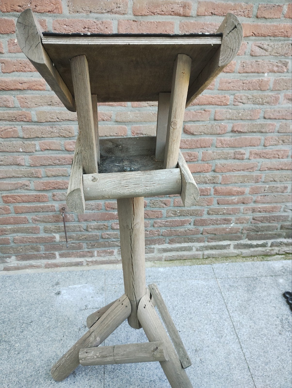 Houten vogelvoederhuisje op standaard, Ophalen of Verzenden, Gebruikt
