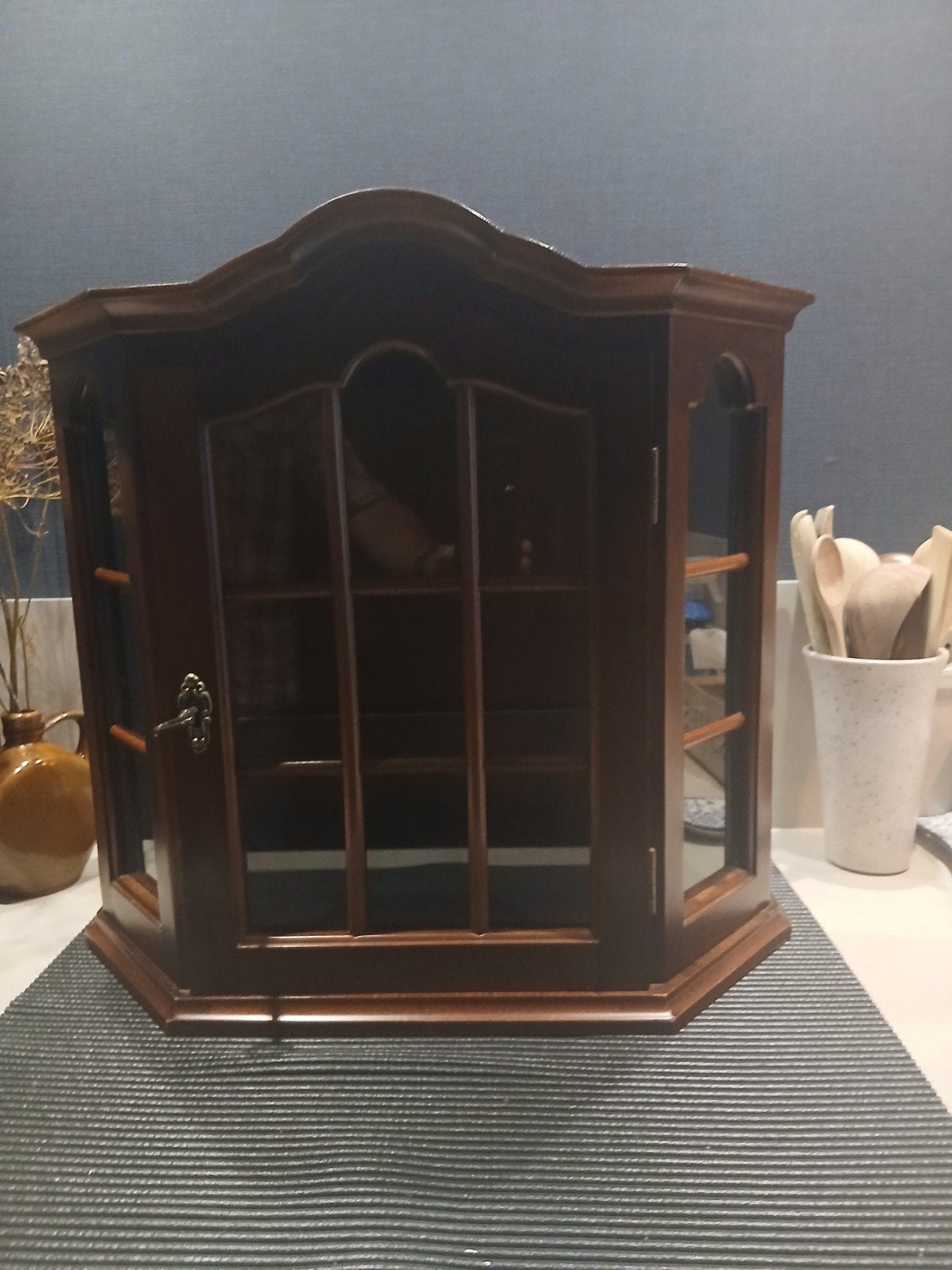 Antieke houten vitrinekastje, Antiek en Kunst, Ophalen