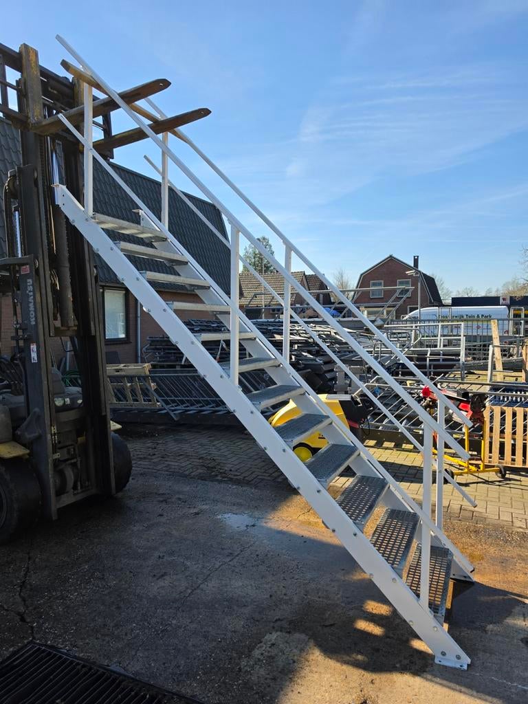 Stalen trap grijs. Hoog 2,60 mtr. Nor032, Ophalen, 2 tot 4 meter