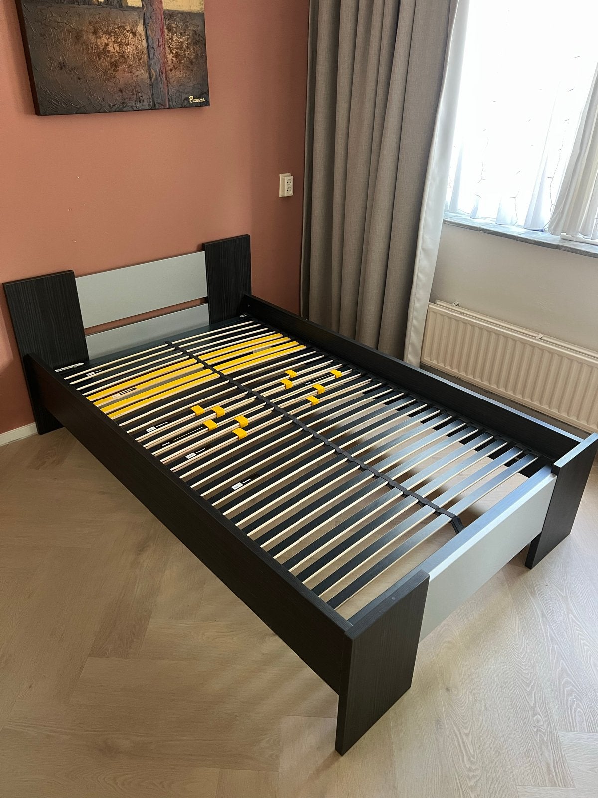 Bed 1.20x2.00m (kan inclusief matras), Ophalen, Gebruikt, Zwart, Twijfelaar