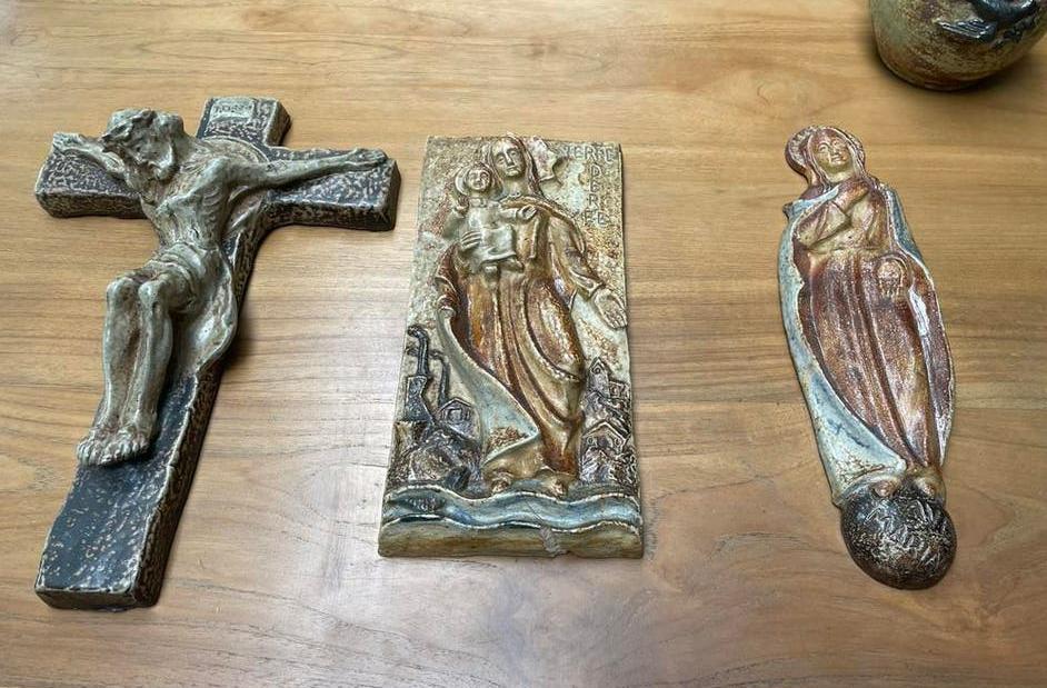 Drie religieuze keramische beelden van Terraco Draak Beesel, Antiek en Kunst, Antiek | Religie, Ophalen