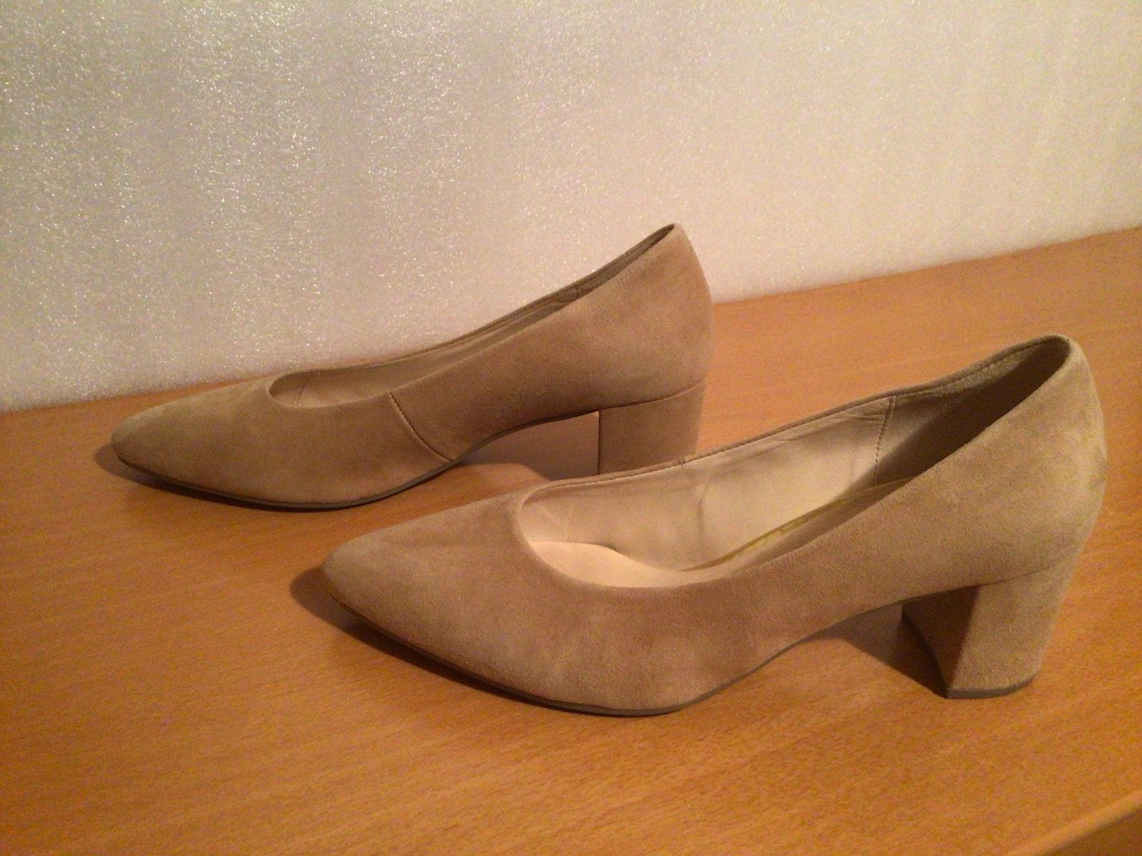 Dames schoenen., Kleding | Dames, Ophalen of Verzenden, Zo goed als nieuw, Beige, Schoenen met lage hakken