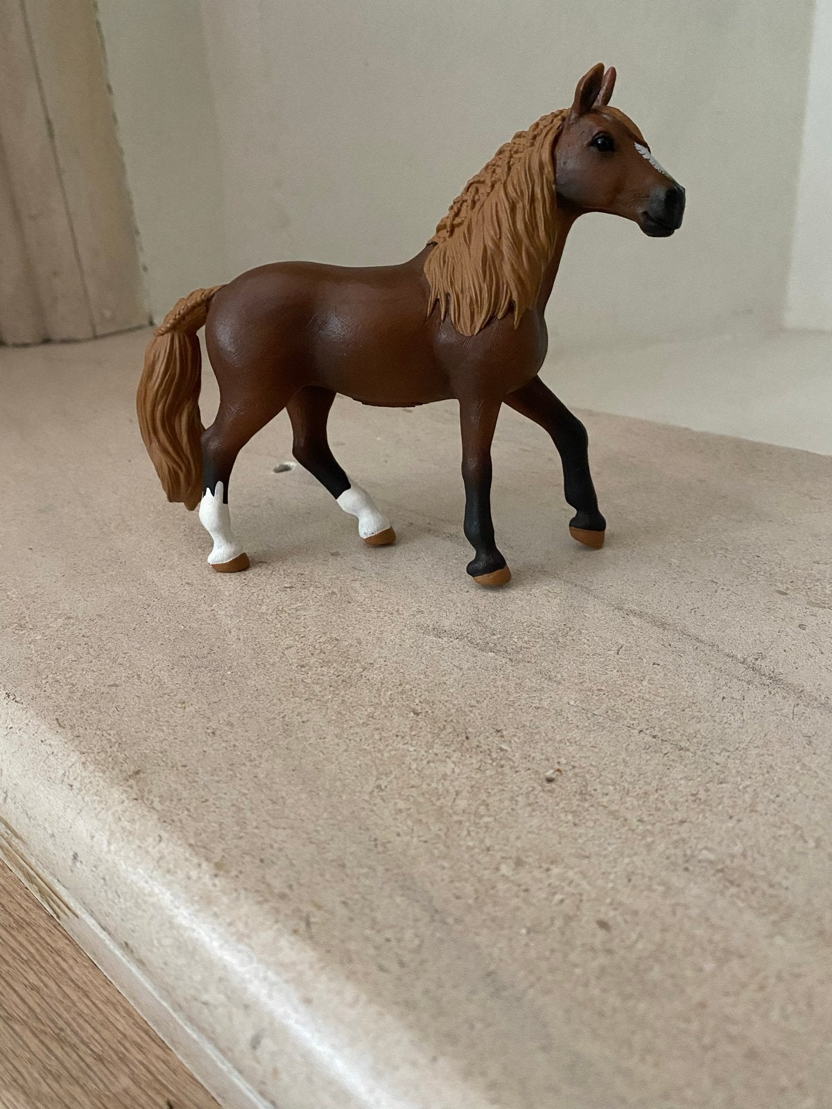 Schleich paard bruin met gevlochten manen, Ophalen of Verzenden, Gebruikt, Jongen of Meisje