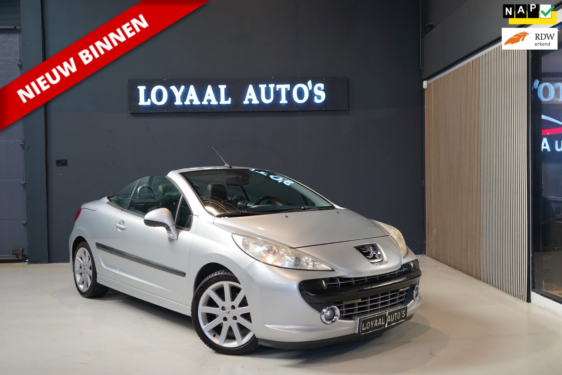 Peugeot 207 CC 1.6 VTi Féline | AUT | CRUISE | JBL | NAP |, Auto's, 4 cilinders, Cabriolet, 4 stoelen, 600 kg