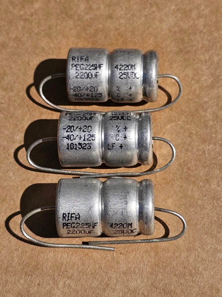 2200uF 25V rifa long life, Ophalen of Verzenden, Zo goed als nieuw