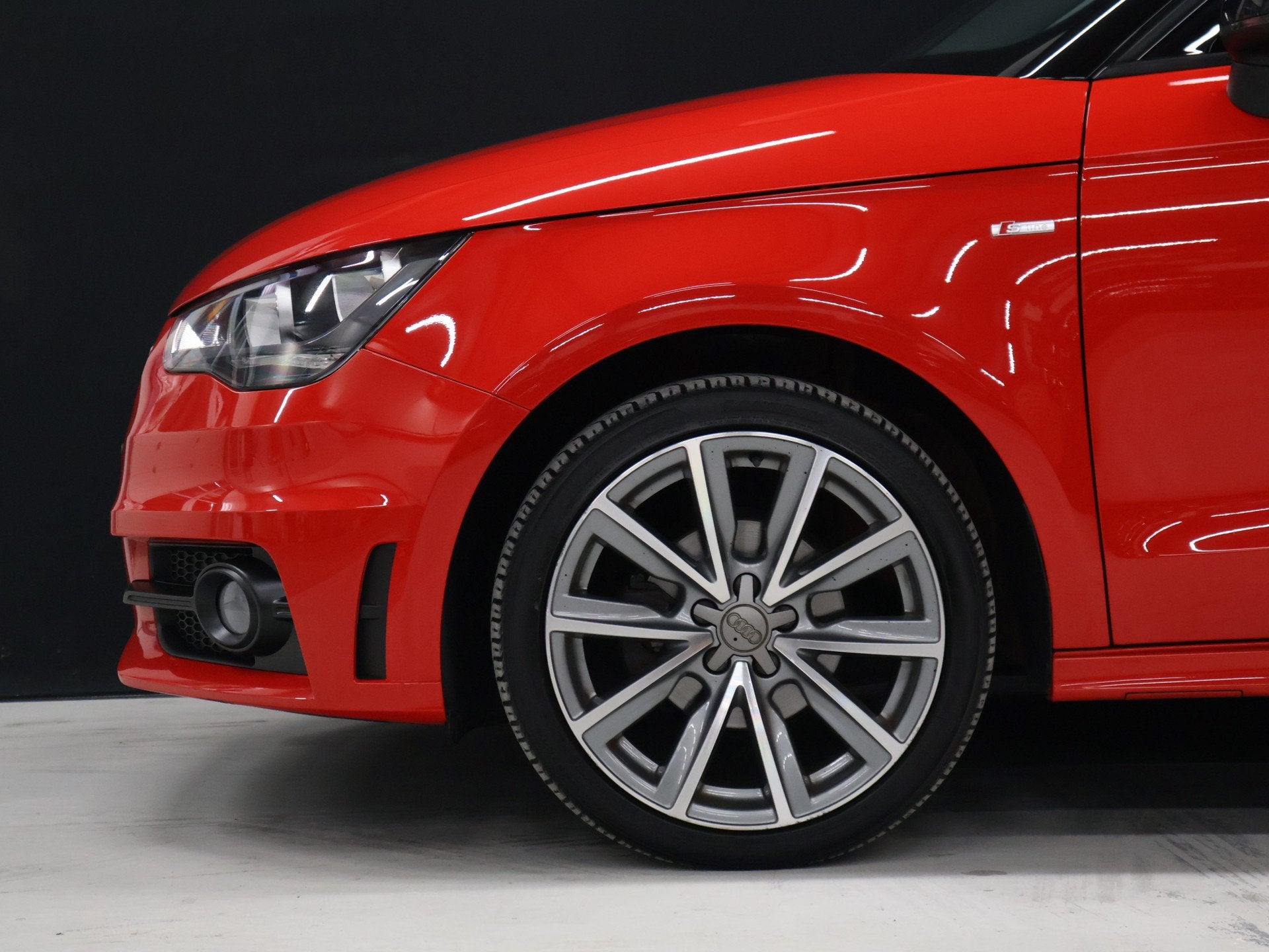 Audi A1 Sportback 1.2 TFSI Admired S Line [NAVIGATIE, AIRCO,, Voorwielaandrijving, Euro 5, Zwart, 4 cilinders