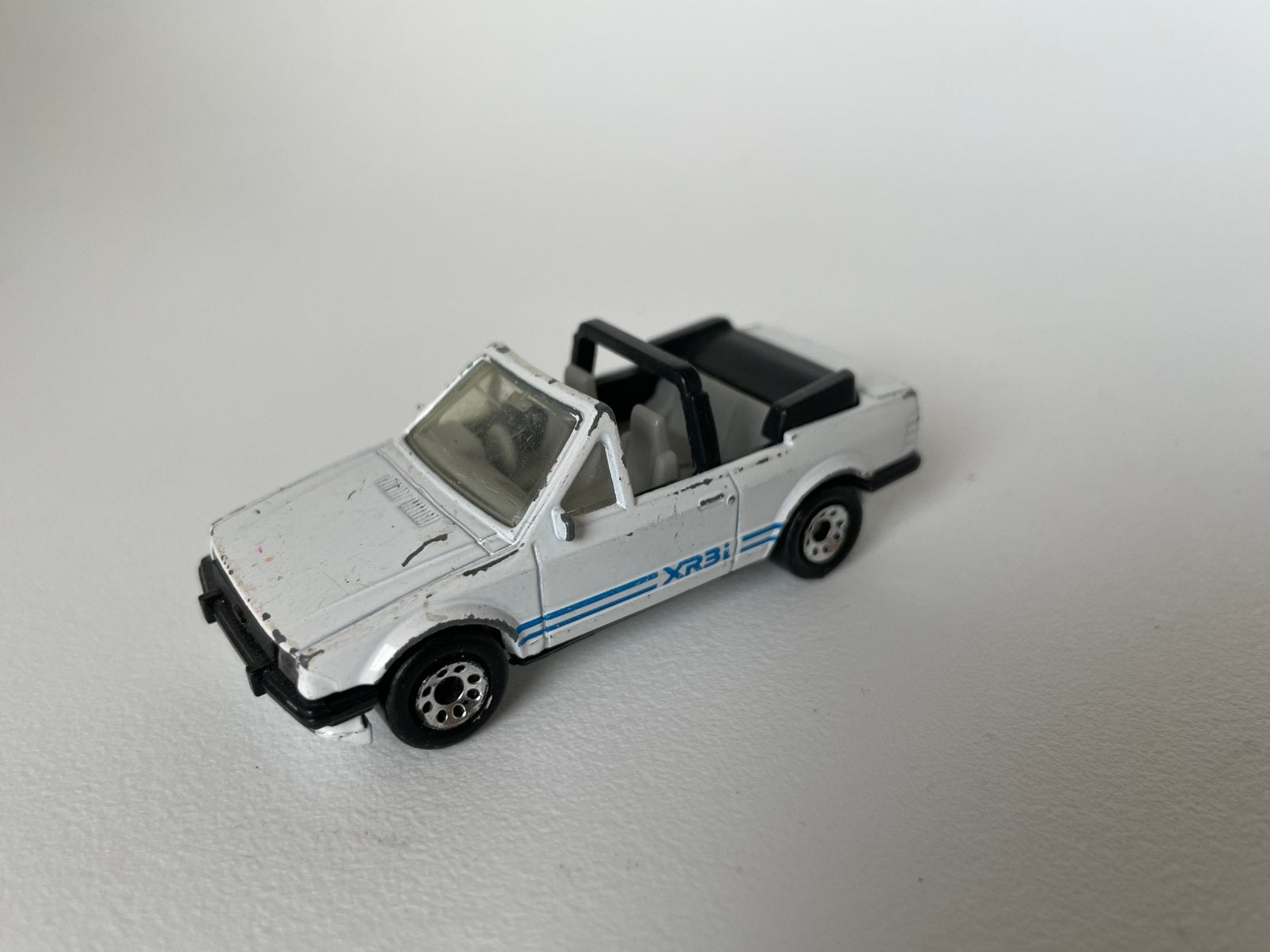 model Ford Escort XR3i cabriolet, wit, 1/50, Matchbox, Ophalen of Verzenden, Gebruikt, Auto, Matchbox
