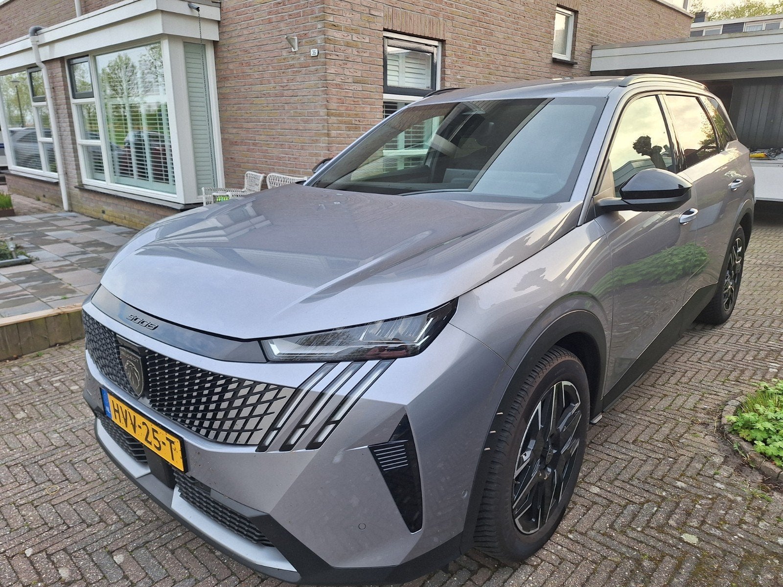 Peugeot 5008 1.2 Hybrid 136pk E-dsc6 2025 Grijs, 136 pk, 750 kg, 1199 cc, Adaptieve lichten