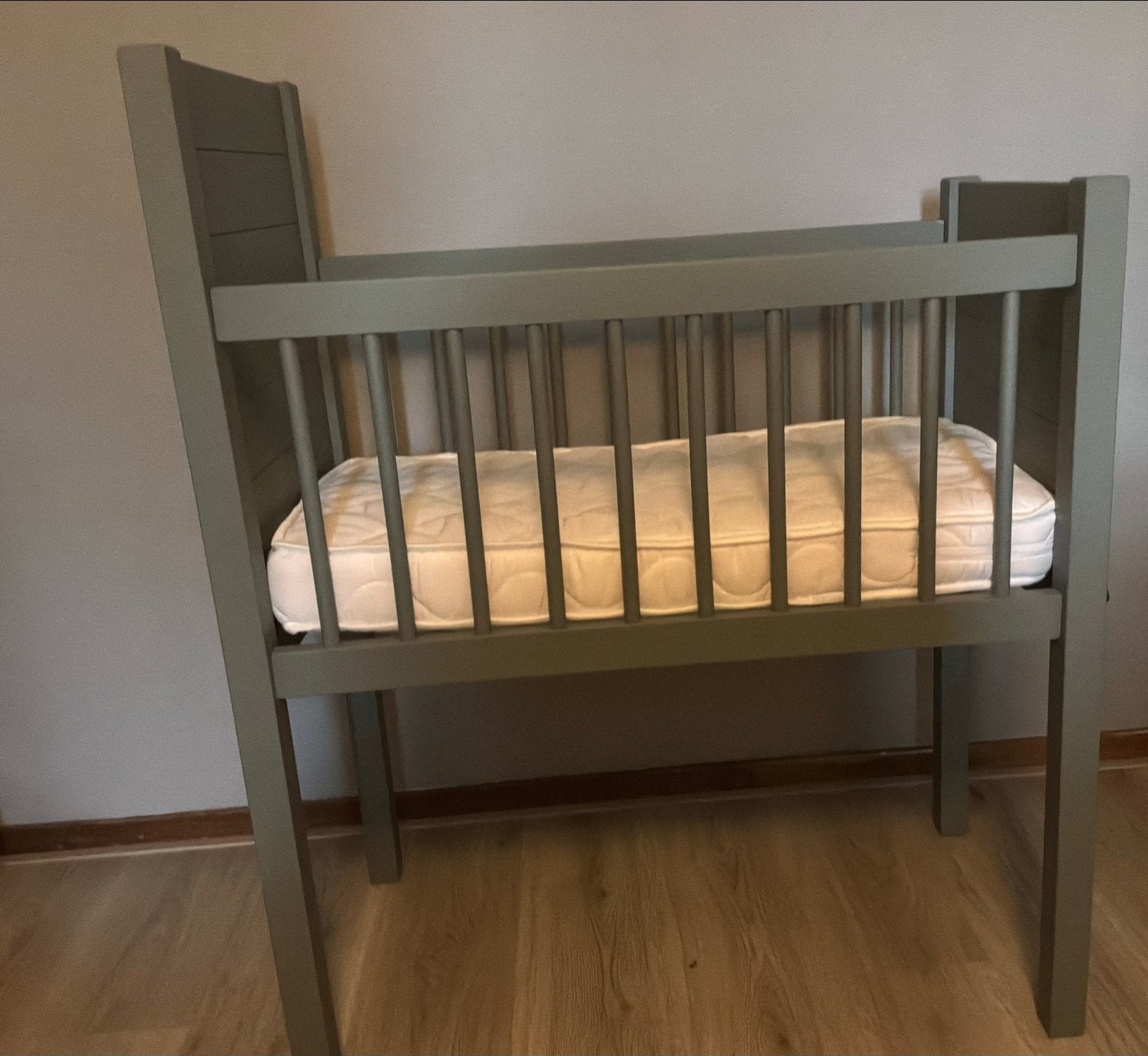 Wiegje met matras - Zo goed als nieuw, Kinderen en Baby's, Babywiegjes en Ledikanten, Ophalen, Zo goed als nieuw, Wieg