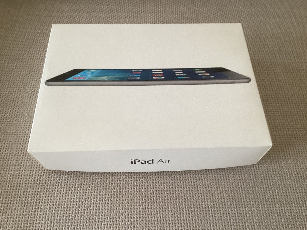 Apple iPad Air inclusief lader - doos - snoer - beschermhoes, Computers en Software, Apple iPads, 10 inch, Gebruikt, Apple iPad Air