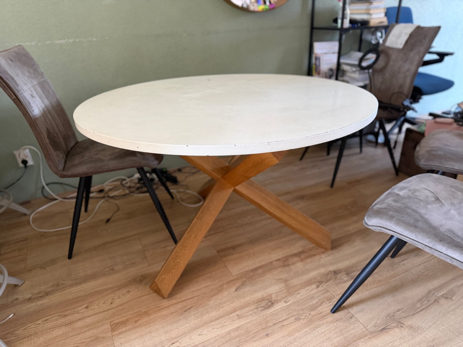Gratis af te halen: Gebruikte ronde tafel met houten onderst, Ophalen, Gebruikt, Rond, Overige houtsoorten