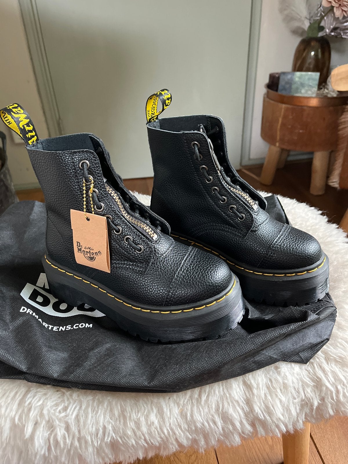 Dr. Martens Jadon Platform Boots Zwart Leer maat 37, Zwart, Lage of Enkellaarzen, Nieuw, Ophalen of Verzenden