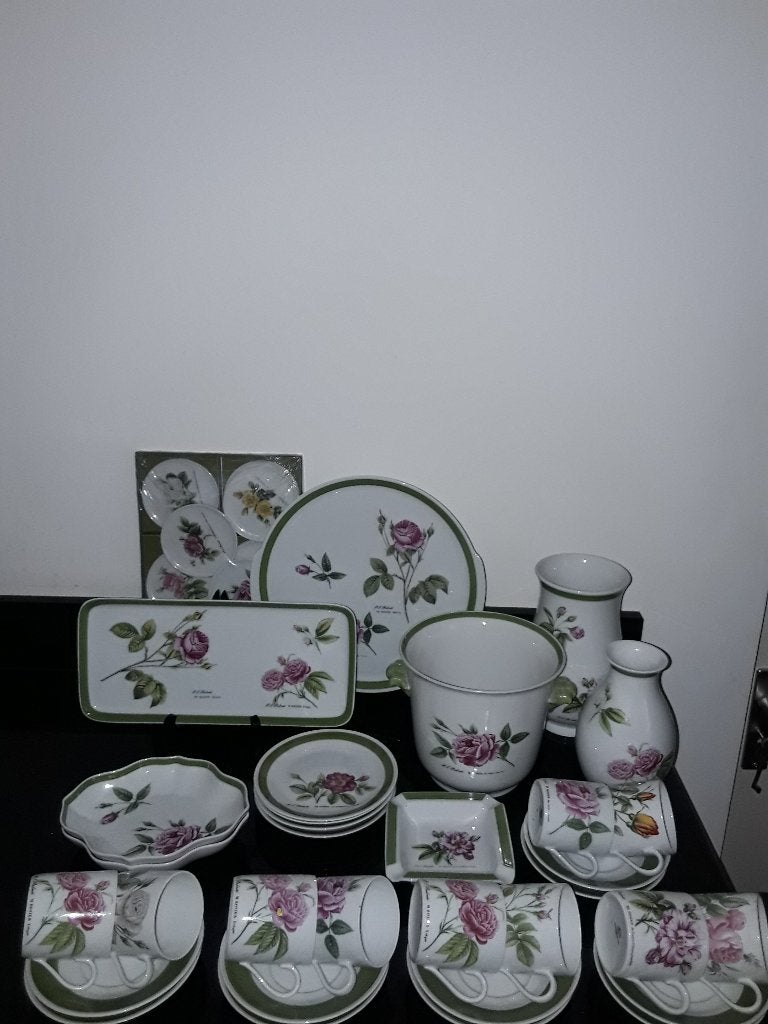 Hutschenreuther Redouté uitgebreid serveerstel met bloemen, Verzenden