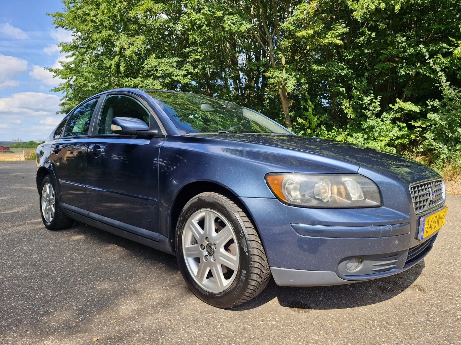 Volvo S40 1.8 Momentum | Leder | Xenon | APK 04-2027., Auto's, Volvo, Voorwielaandrijving, 125 pk, Gebruikt, 4 cilinders