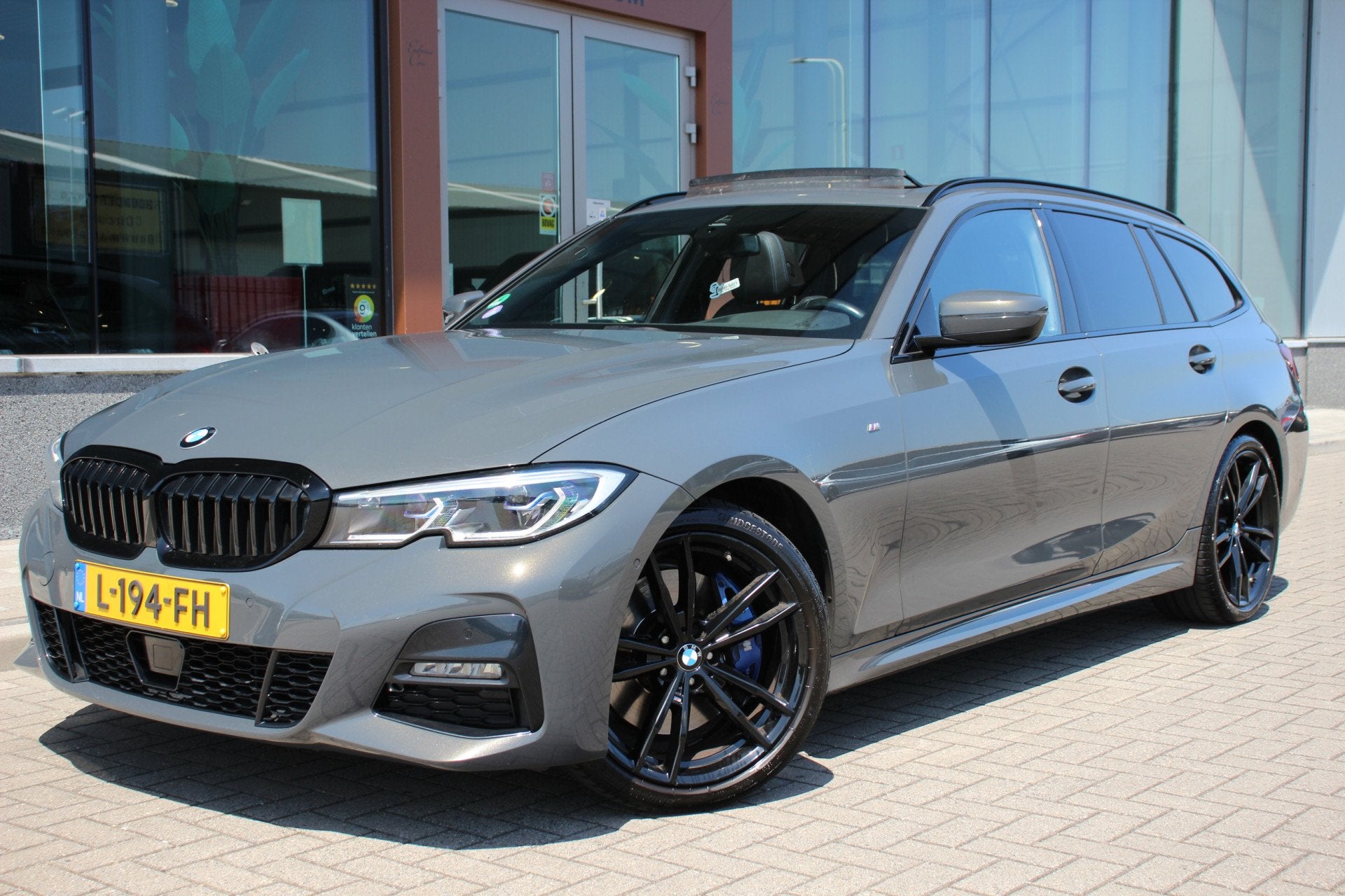 BMW 3 Serie Touring 320i High Executive M Pakket | Pano | La, Auto's, Automaat, 1998 cc, Achterwielaandrijving, Gebruikt