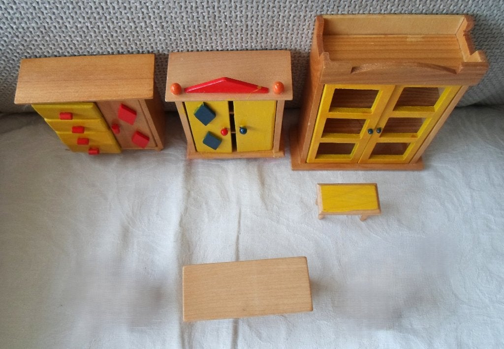 Poppenhuishouten kastjes / tafeltjes, Ophalen of Verzenden, Zo goed als nieuw, Gebruiksvoorwerp