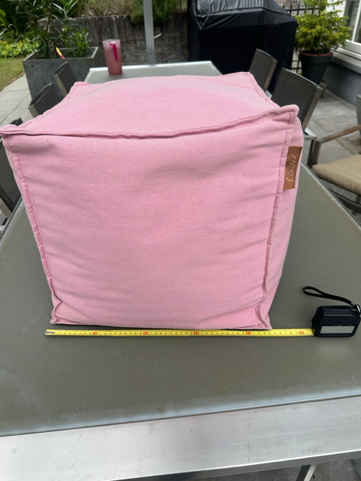 Roze poef - Limited Edition - Zo goed als nieuw, Huis en Inrichting, Banken | Voetenbanken en Poefen, Ophalen, Minder dan 50 cm