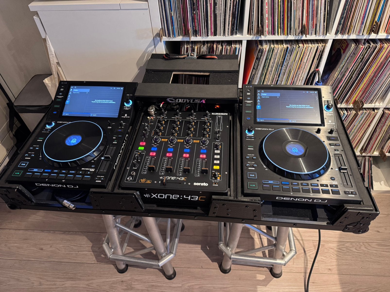 Foto 4 van Denon dj sc6000 prime en allen and heath xone 43c
