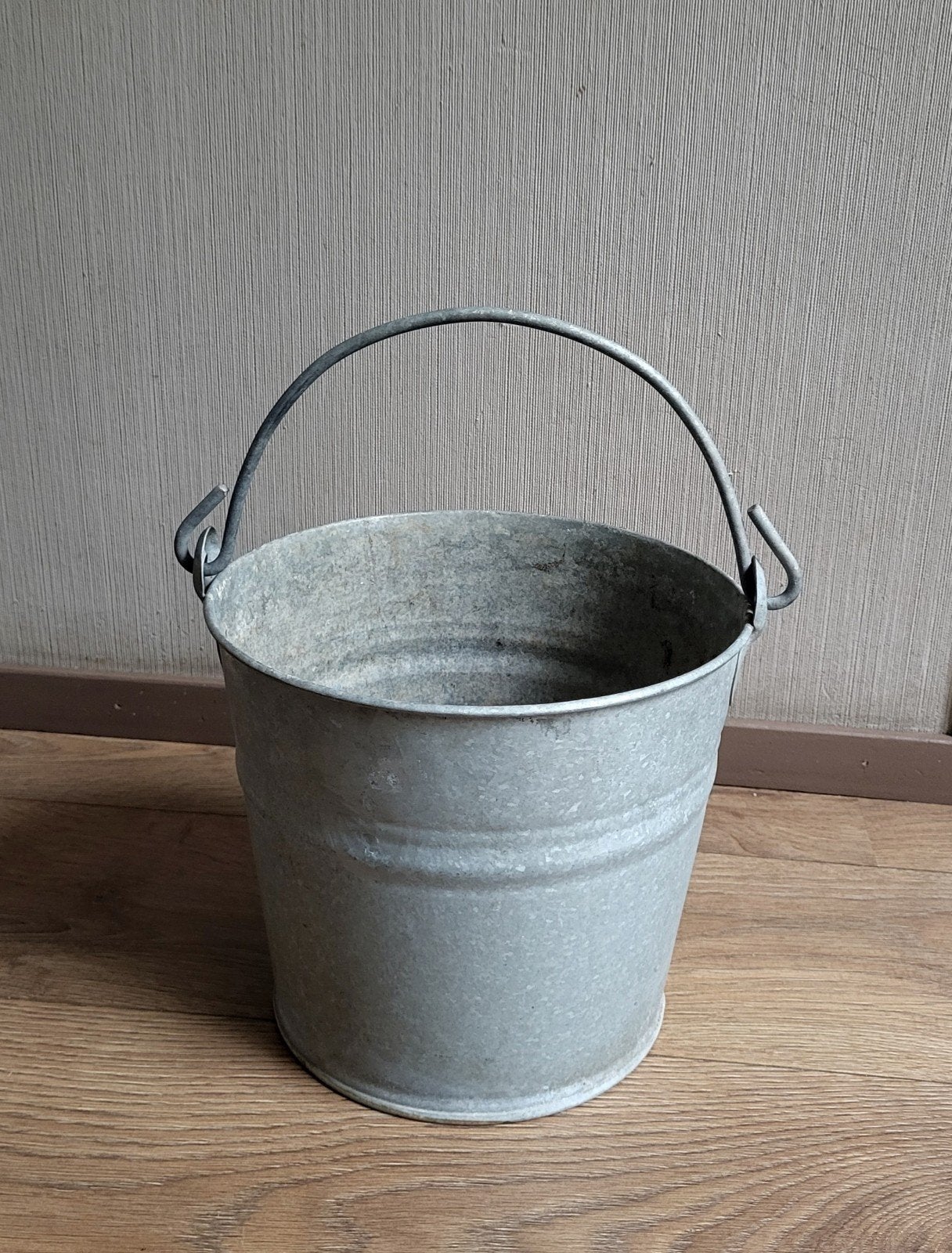 Oude zinken emmer / plantenbak met gaatjes in de bodem, Gebruikt, Minder dan 30 cm, Rond, Ophalen of Verzenden