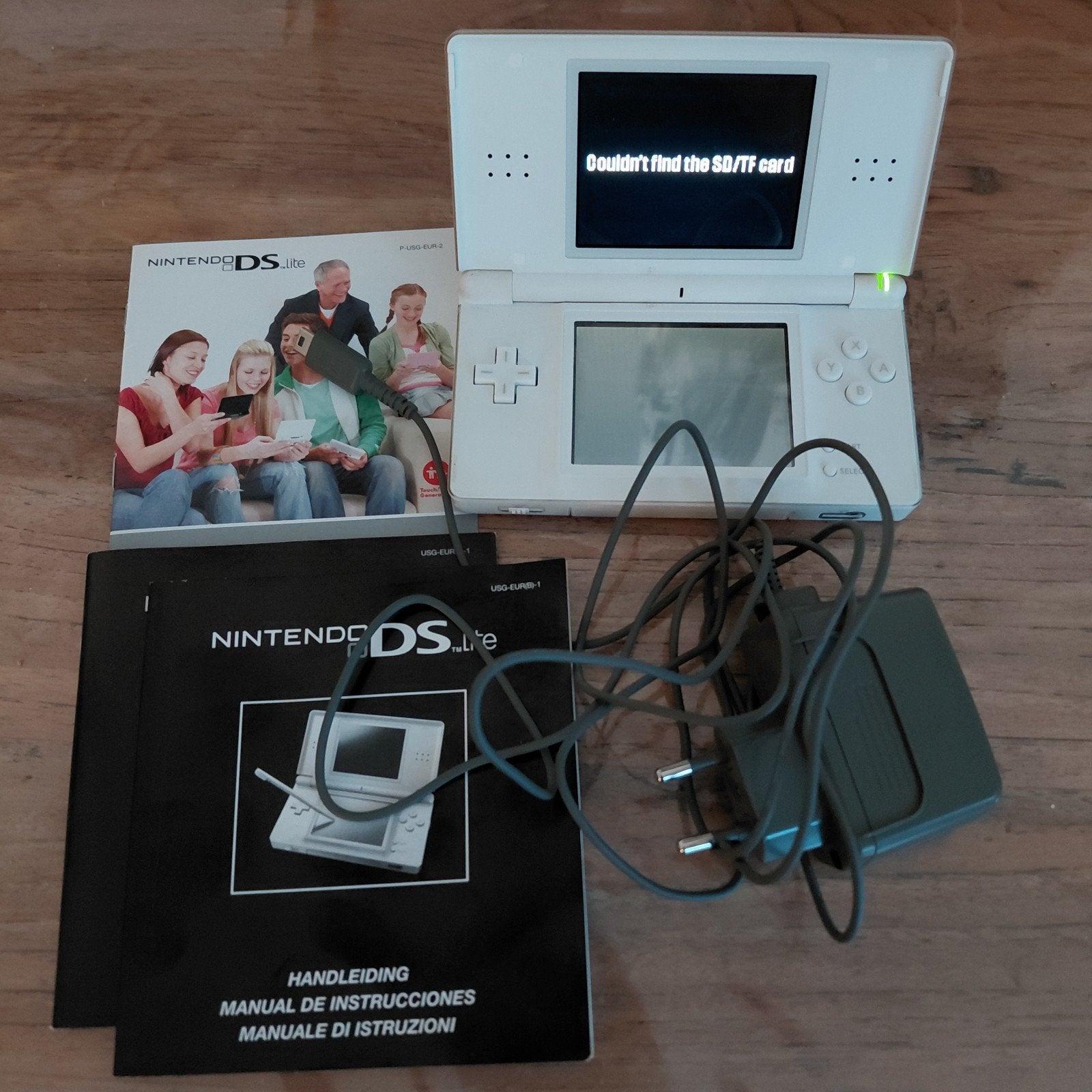 Nintendo DS Lite Wit met oplader, stylo en 4 spellen, Met games, Wit, Ophalen of Verzenden, Zo goed als nieuw