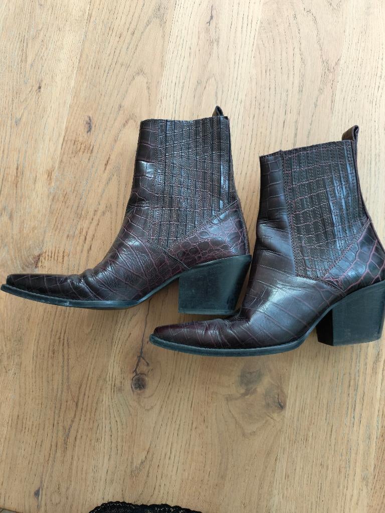Cowboylaarzen maat 39 Zara, Kleding | Dames, Schoenen, Zo goed als nieuw, Lage of Enkellaarzen, Rood, Ophalen of Verzenden