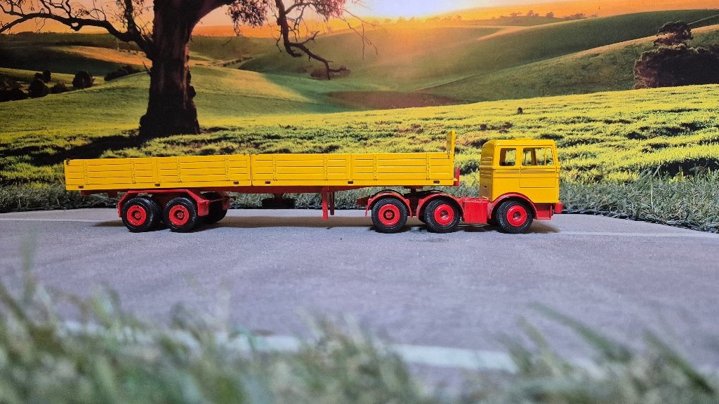 Mercedes-Benz LPK met oplegger, Ophalen of Verzenden, Zo goed als nieuw, Bus of Vrachtwagen, Overige merken