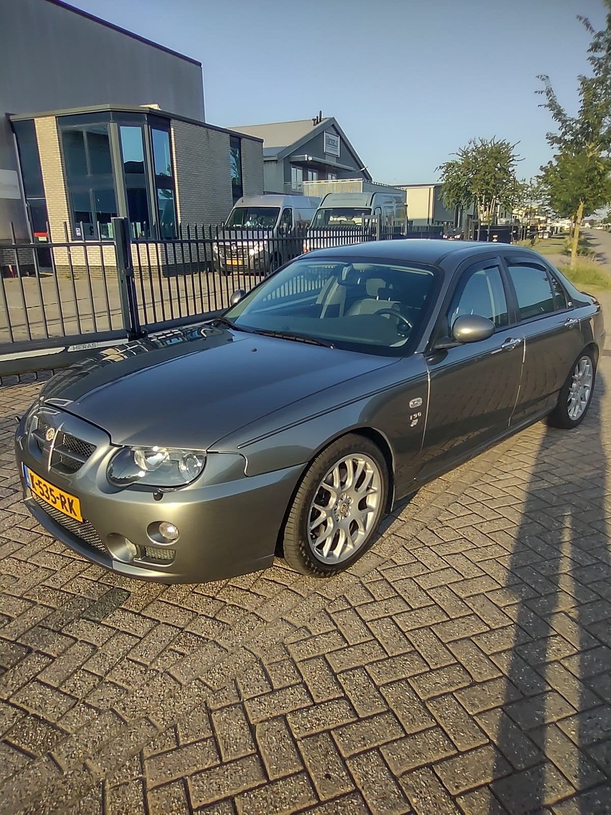 MG ZT 2.5 V6, Voorwielaandrijving, Zwart, ZT, Handgeschakeld