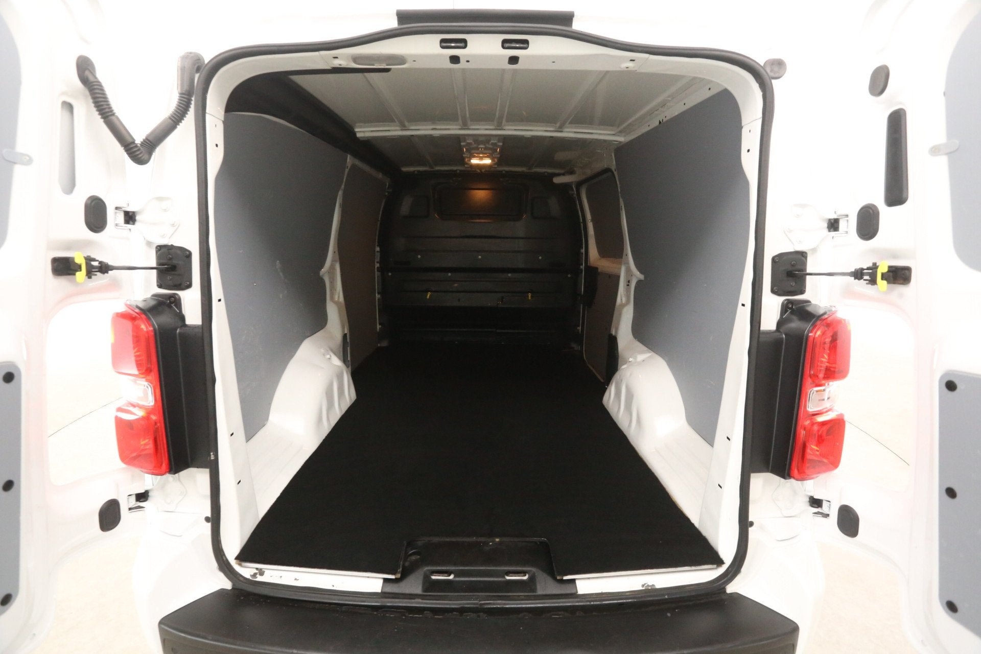 Opel Vivaro 2.0D L3H1 | Clima | Cruise | Carplay | 3 Zits |, Auto's, Bestelauto's, Gebruikt, Euro 6, 4 cilinders, 2500 kg