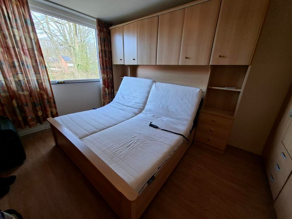 Gratis! Bed met ombouw., Ophalen, Gebruikt, Tweepersoons
