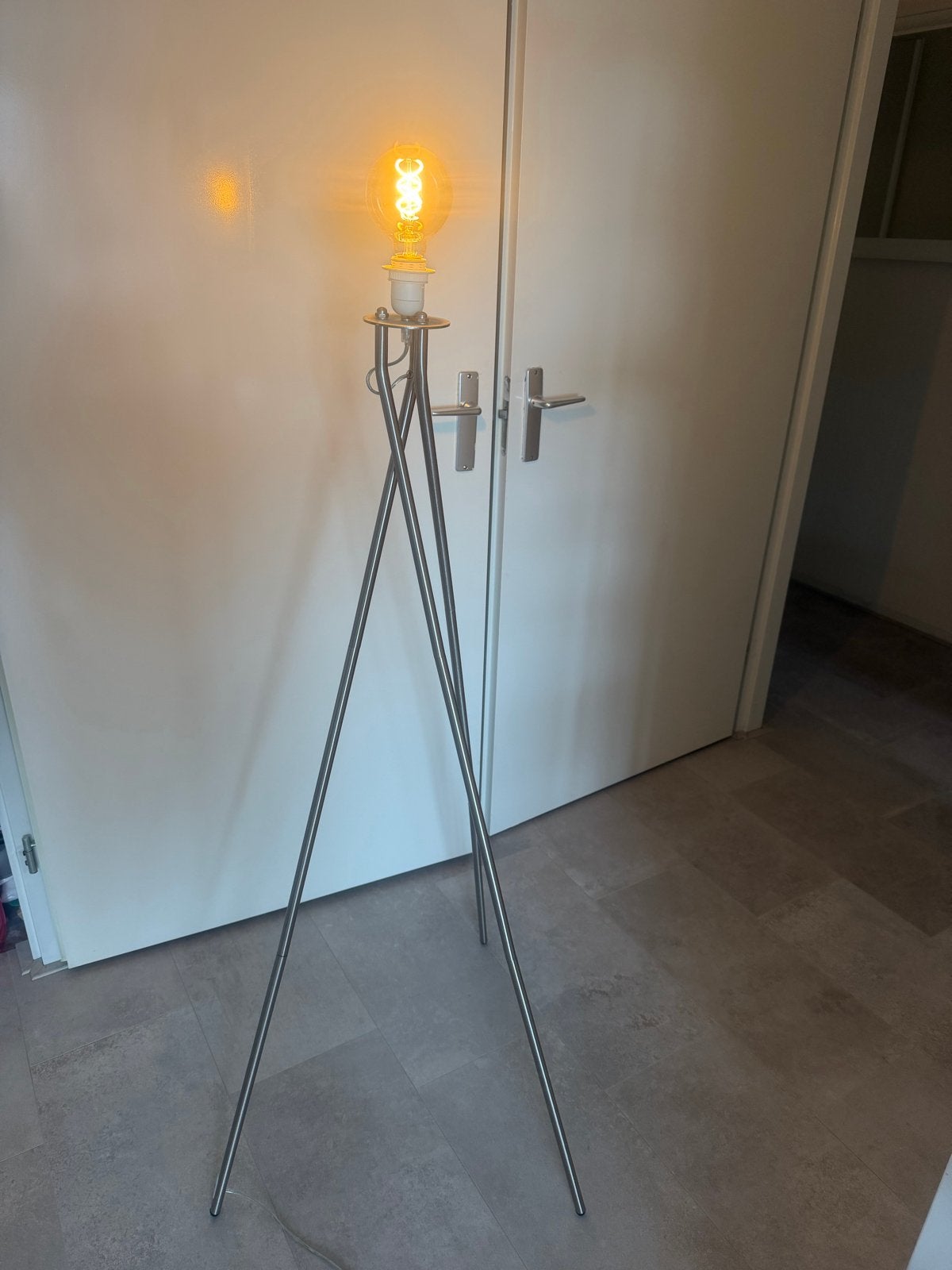 Kwantum Vloerlamp met standaard en ongebruikte lampenkap, Huis en Inrichting, Ophalen, Zo goed als nieuw, Metaal, 100 tot 150 cm