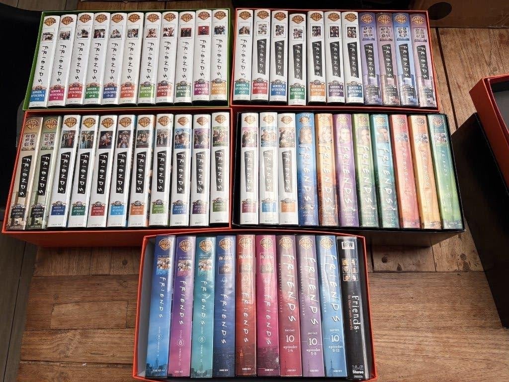 set friends VHS videobanden serie 1-9 en serie 10 half, Cd's en Dvd's, Alle leeftijden, Ophalen of Verzenden, Gebruikt, Komedie