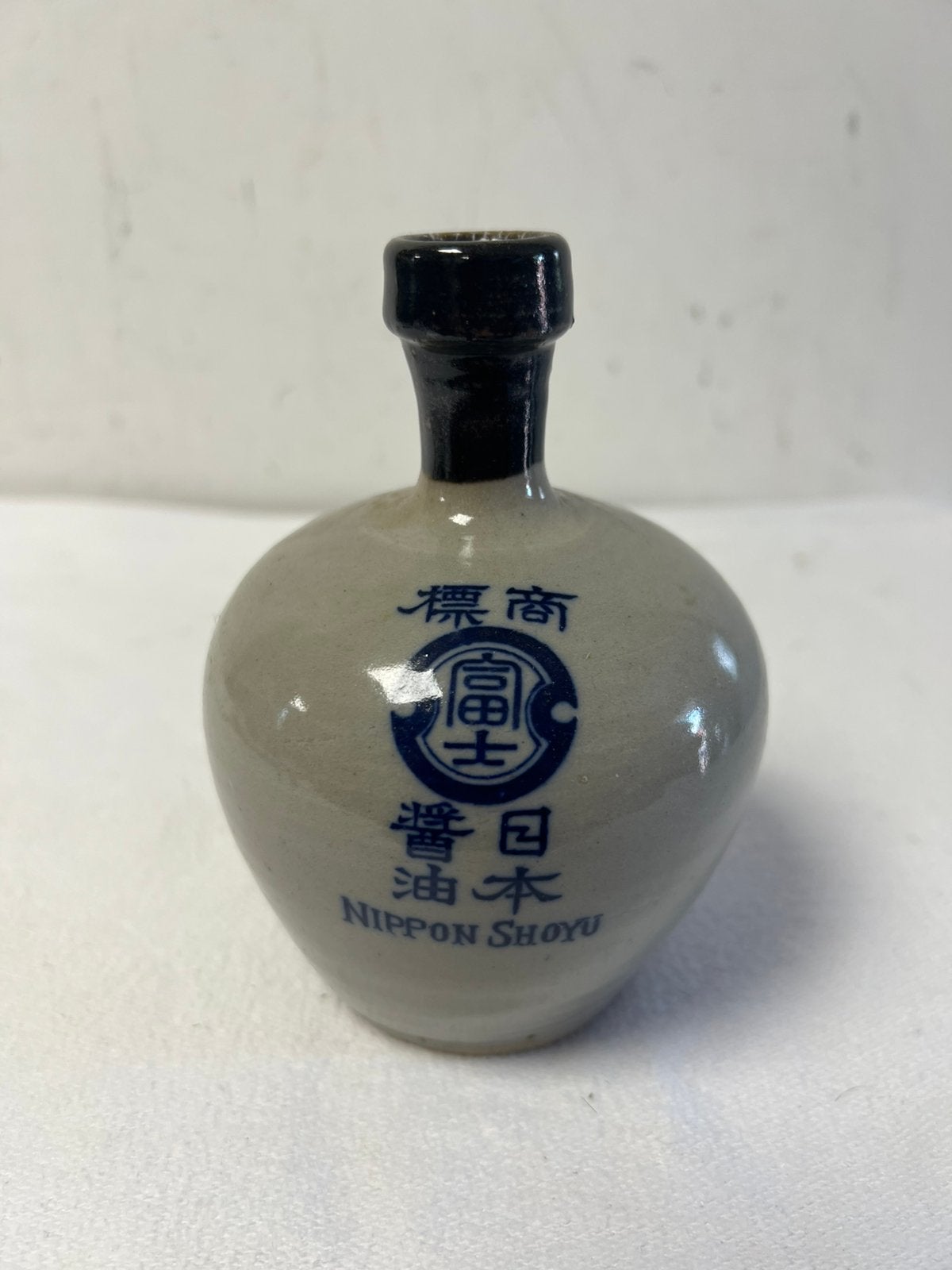 Te Koop : Japanse Sojasaus Fles Nippon Shoyu Zie Foto’s, Antiek en Kunst, Antiek | Keramiek en Aardewerk, Ophalen of Verzenden