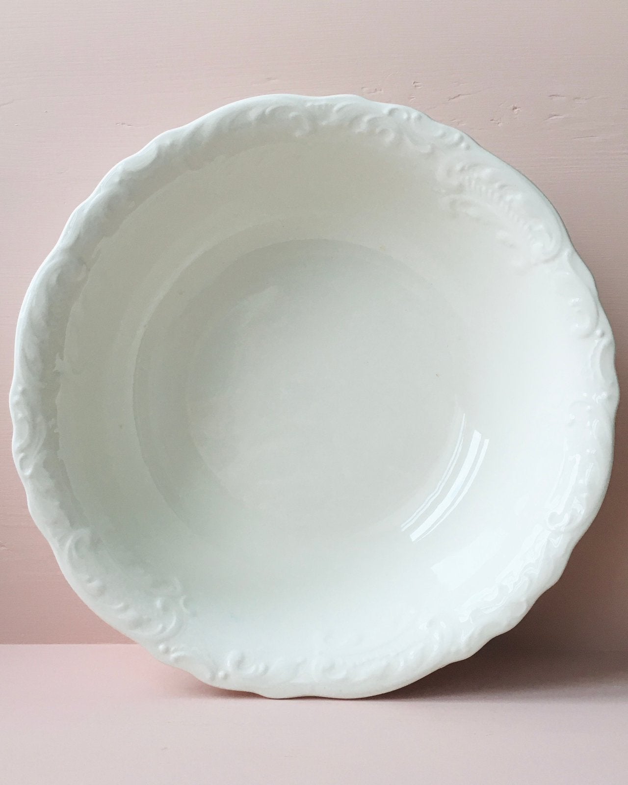Grote roomwitte vintage schaal van Petrus Regout Maastricht, Antiek en Kunst, Ophalen of Verzenden