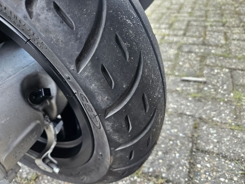 Foto 18 van PIAGGIO  ZIP 50 2T BJ2015 MAT ZWART 2375KM NL TOPSTAAT!!