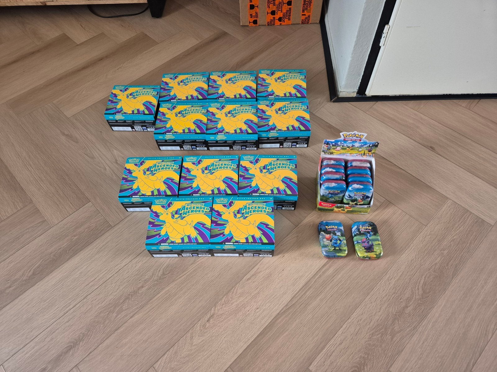 Lege ETB en Mini Tin van Acended Heroes, Hobby en Vrije tijd, Verzamelkaartspellen | Pokémon, Ophalen of Verzenden, Overige typen