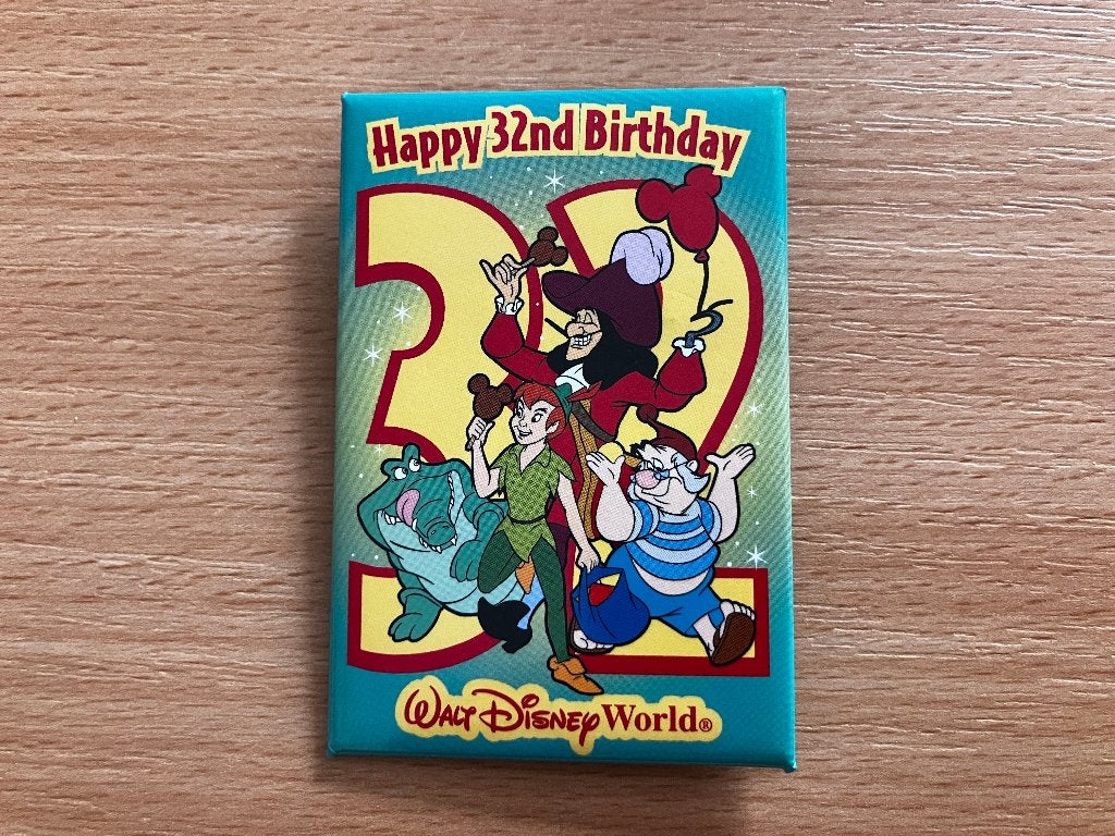 Originele Walt Disney World 32nd Birthday Button 2003, Ophalen of Verzenden, Overige figuren, Nieuw