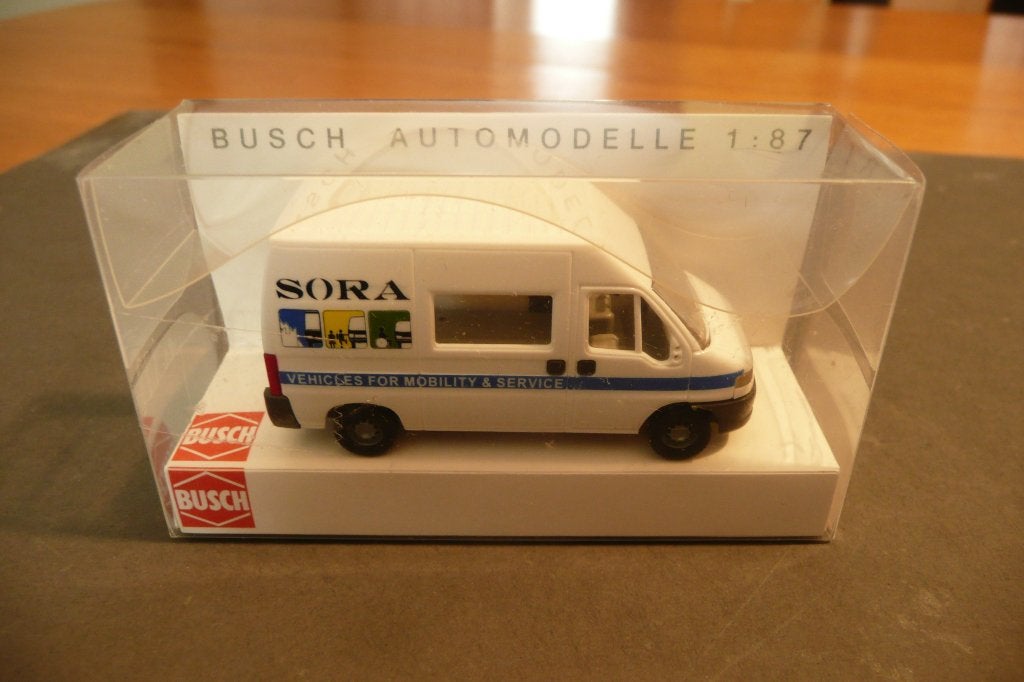 Busch 47316 Fiat Ducato Sora Italië in OVP HO treinbaan, Ophalen of Verzenden, Zo goed als nieuw, Auto, Overige merken