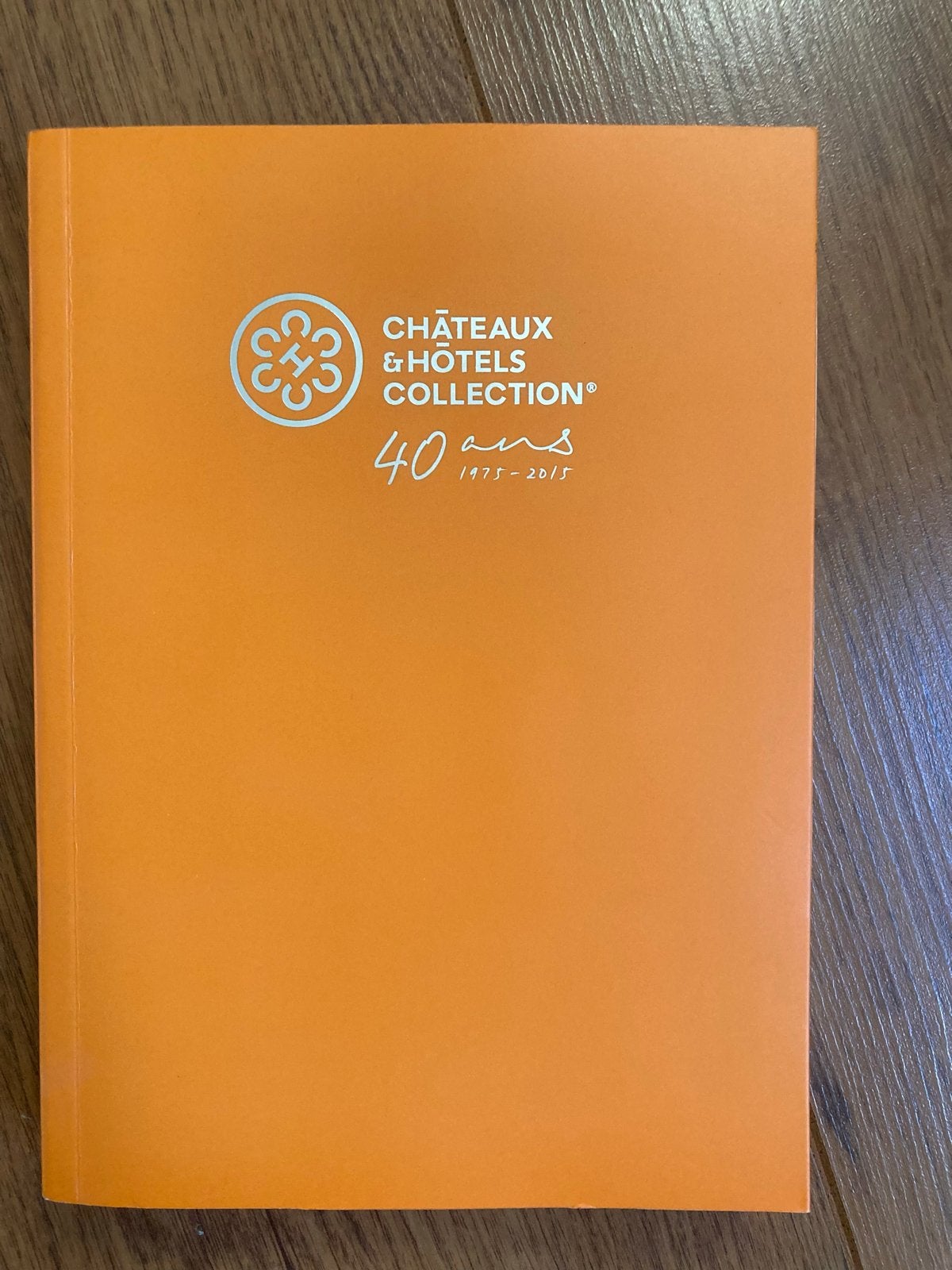 Châteaux & Hôtels Collection 40 ans Catalogus 1975-2015, Ophalen of Verzenden, Zo goed als nieuw, Catalogus